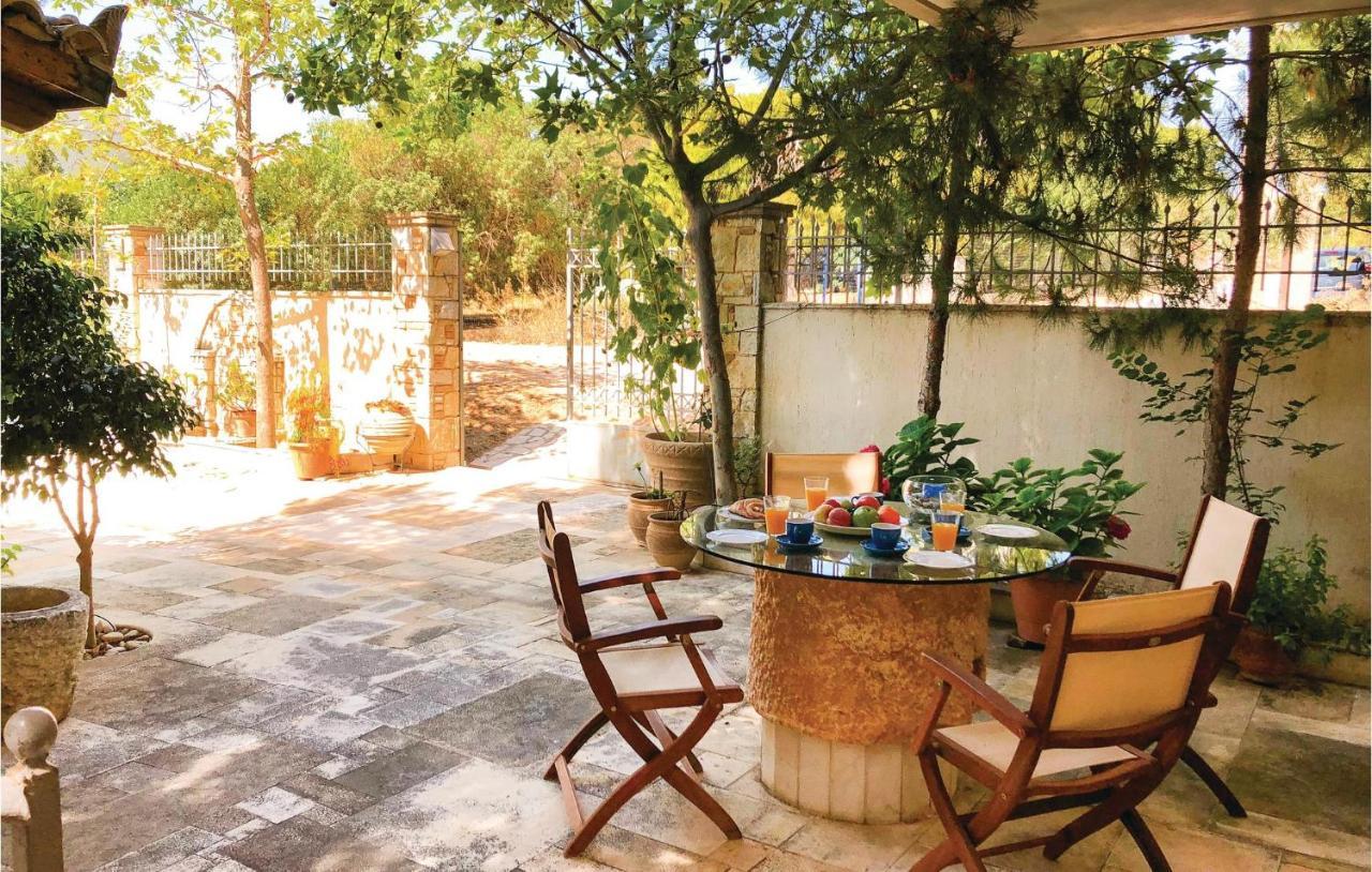 Amazing Home In Artemida With Kitchen Dış mekan fotoğraf